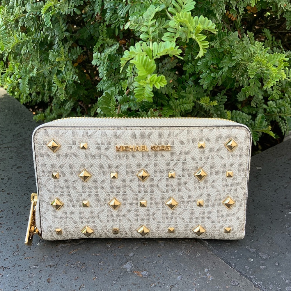 Micheal Kors vanilla logo crossbody and wallet set - Picture 5 of 16